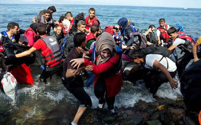 Greece Open to NATO’s Involvement in Monitoring of Refugees Flows